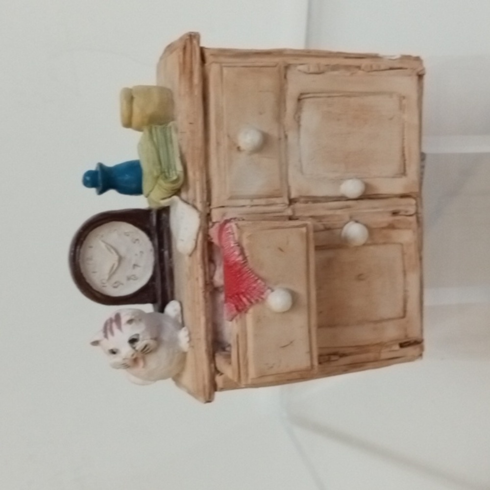 Cat figurines hand crafted and painted in Scotland